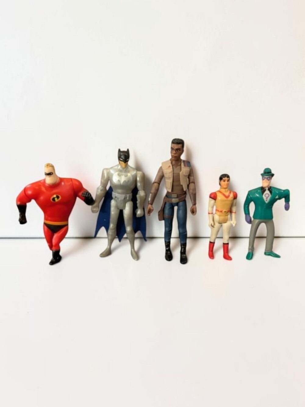 Action Figure Lot Of 5 Batman, Starwars, The Incredibles, Voltron